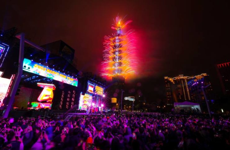 16.000 fuegos artificiales fueron lanzados del Taipei 101 en 360 segundos para dar inicio al nuevo año 2022