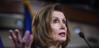 Pelosi pide prohibir la importación de petróleo ruso