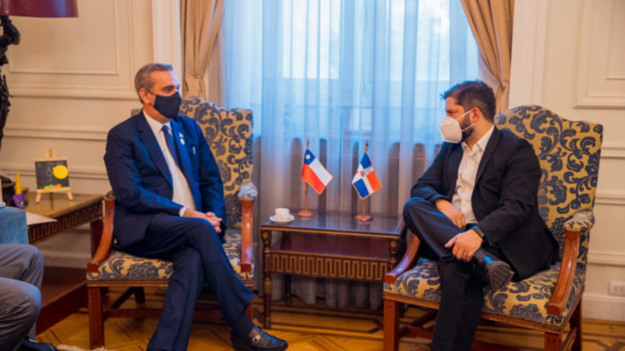 Presidente Abinader trata con Boric sobre el fortalecimiento de las relaciones y la cooperación entre la República Dominicana y Chile