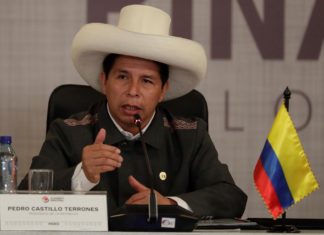 La oposición oficializa un pedido de destitución contra el presidente de Perú