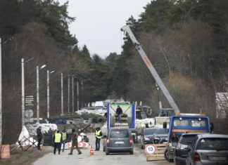 Al menos 33 muertos en un bombardeo ruso en un área residencial en Chernígov