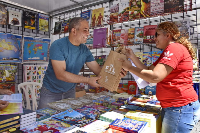 Feria del Libro se implementa el uso de bolsas biodegradables y reciclables