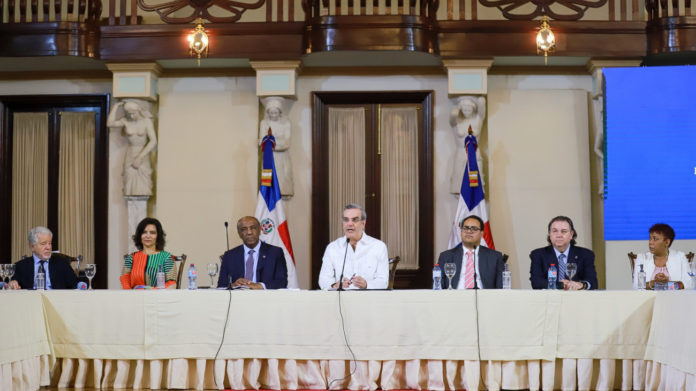 Presidente Abinader anuncia la contratación de 800 MW en Manzanillo, la mayor cantidad en la historia dominicana