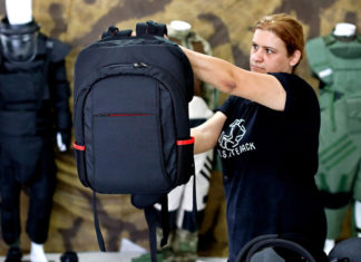 Creció hasta 800% la venta de mochilas antibalas en Estados Unidos tras la masacre en la escuela de Texas