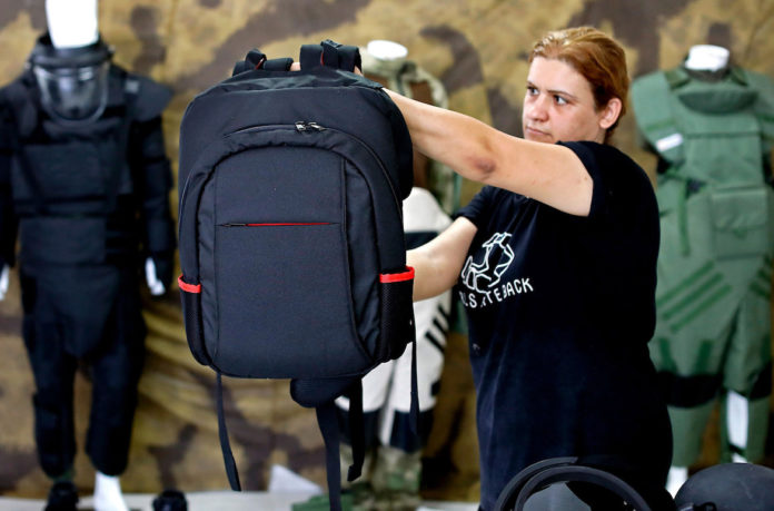 Creció hasta 800% la venta de mochilas antibalas en Estados Unidos tras la masacre en la escuela de Texas