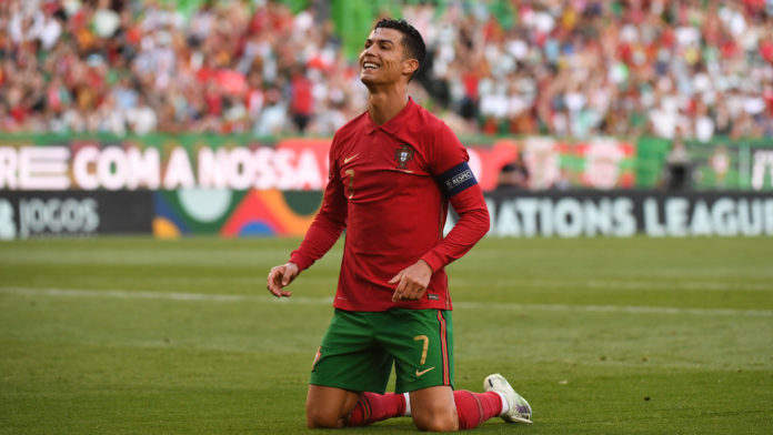 Un club estaría dispuesto a desembolsar 300 millones de euros para contratar al portugués por dos temporadas.