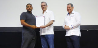 Presidente Luis Abinader entrega RD 34.4 millones en préstamos