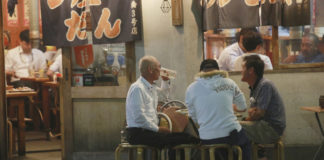 Japón lanza un concurso de ideas para que sus ciudadanos consuman más alcohol Publicado: 18 ago 2022 17:12 GMT