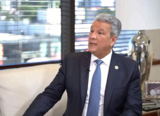 Macarrulla presenta renuncia al cumplirse los dos años pactados con el presidente Abinader