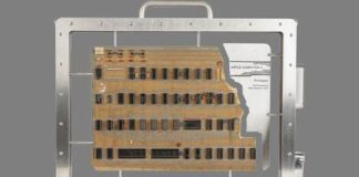 Subastan por casi 700.000 dólares un prototipo de la placa del Apple-1