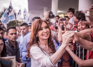 El peronismo se declara en estado de alerta para defender a Cristina Fernández