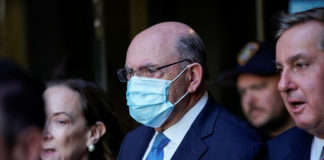 El ex director financiero de la empresa familiar de Donald Trump se declaró culpable de fraude y evasión fiscal