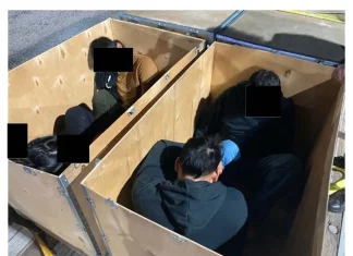 Desmantelan en EE.UU. una red que transportaba migrantes en maletas y cajas por la frontera con México