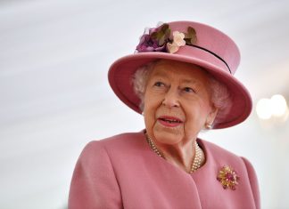 Príncipe Enrique y Meghan Markle viajan a Escocia por la salud de la Reina Isabel II La reina Isabel II