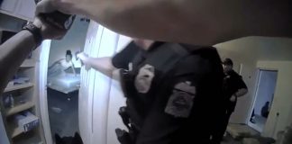 Policía mata a tiros a un afroamericano en su cama tras confundir un vaporizador con un arma