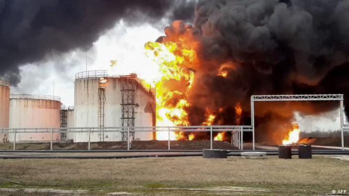 Se incendia un almacén aduanero en una localidad fronteriza de la provincia rusa de Bélgorod atacada por militares ucranianos Se incendia un almacén aduanero en una localidad fronteriza de la provincia rusa de Bélgorod atacada por militares ucranianos