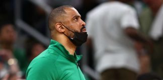 Suspenden a un entrenador de la NBA por mantener una relación íntima con un miembro del 'staff'