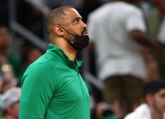 Suspenden a un entrenador de la NBA por mantener una relación íntima con un miembro del 'staff'