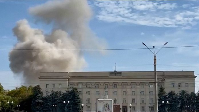 Ucrania ataca con lanzamisiles HIMARS el edificio de la Administración regional de Jersón