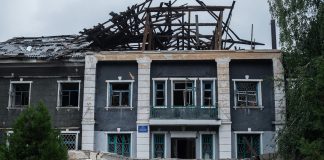 Ucrania ataca un colegio con lanzamisiles
