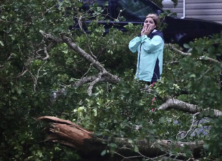 Ian deja atrapados y apagones en una Florida inundada