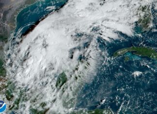Tormenta tropical Karl avanza hacia costa mexicana del Golfo