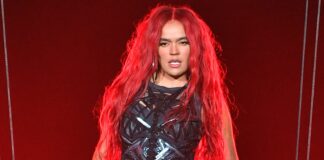 En pleno concierto de Karol G una mujer dio a luz, la cantante la visitó en el hospital