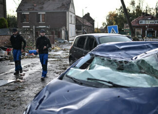 Fuerte tornado arrasa el norte de Francia Imagen Ilustrada