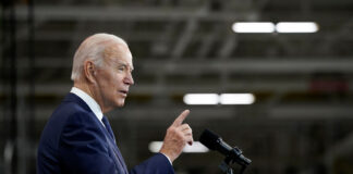 Biden: "Nómbrenme a un presidente de la historia reciente que haya hecho tanto"