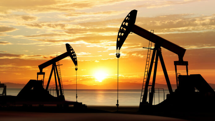 La OPEP+ aprueba un fuerte recorte de la producción de petróleo 