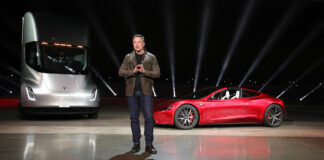 Las acciones de Tesla caen más del 4% en medio de un informe de ventas