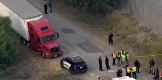 Rescatan a 84 migrantes en un camión con remolque cerca de la frontera entre EE.UU. y México