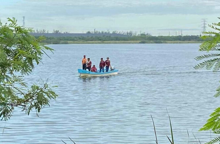 Joven murió en una laguna llena de cocodrilos en México Un joven lleva a su novia a pescar y cae en una laguna llena de cocodrilos en México