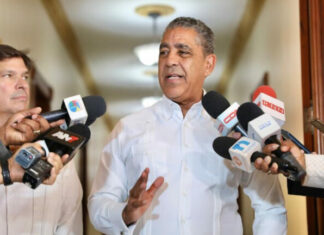Adriano Espaillat solicita retirar alerta emitida por la Embajada EEUU en RD