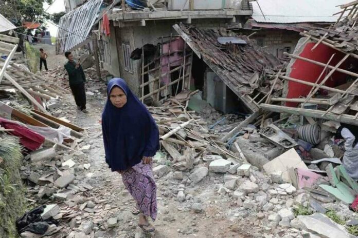 Cifra de víctimas de terremoto en Indonesia llega a 321