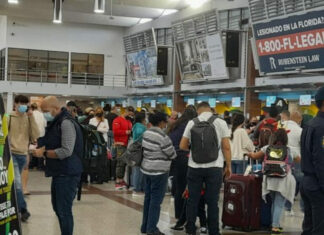 Reportan gran cantidad de personas varadas en el AILA
