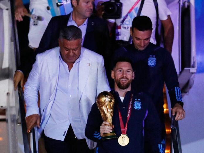 La selección argentina llega a Buenos Aires tras su victoria en el Mundial