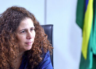 Rescatan en helicóptero militar a ministra brasileña atrapada en la zona afectada por las lluvias