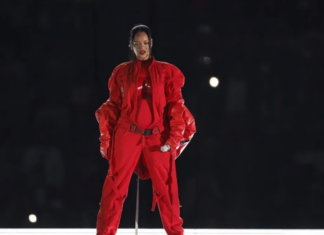 Rihanna revela su embarazo en presentación de Super Bowl