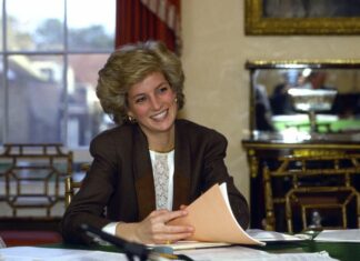 Subastan 32 cartas privadas de princesa Diana escritas durante su divorcio