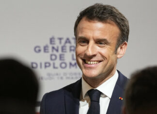 Gobierno francés aprueba polémica reforma de pensiones sin votación del Parlamento