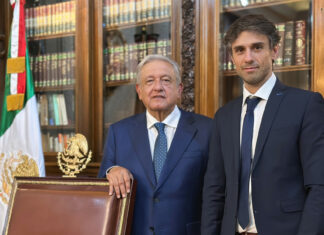 López Obrador respalda al abogado de Pedro Castillo y critica «el silencio cómplice» sobre Perú
