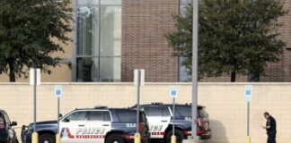 Arrestan estudiante tras matar uno y herir otro en escuela de Texas