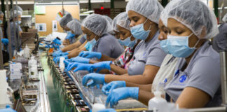 Aumentan un 20 % al salario mínimo de trabajadores zona franca industrial