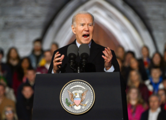 Sobrino de Kennedy reta a Biden a participar en debates electorales