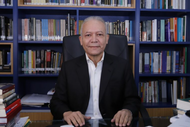 Rafael Núñez aborda el impacto de la tecnología en la comunicación en su libro “Nueva Retórica: nuevos códigos, nueva sociedad”