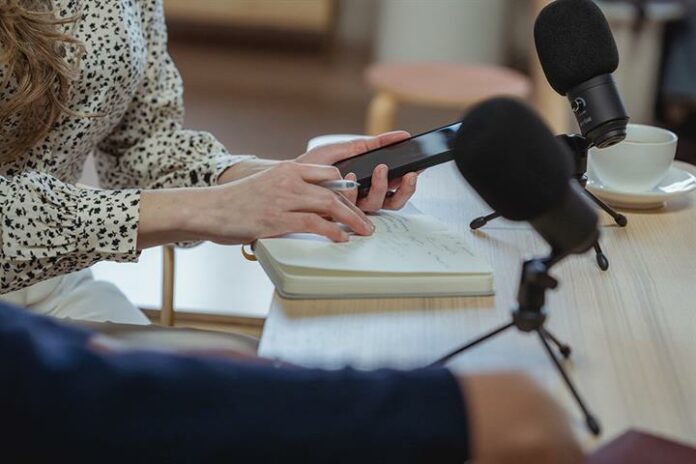Niveles de ingresos de los profesionales de la comunicación se coloca por debajo de la canasta familiar