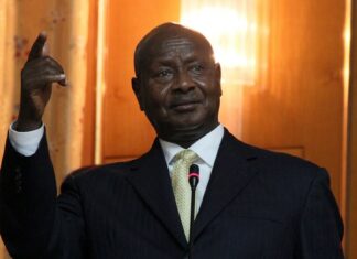 Uganda promulga una ley que podría castigar a la comunidad LGBTQ con pena de muerte
