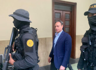 Exprocurador Jean Alain continuará en prisión domiciliaria con grilletes electrónicos