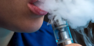 Ministerio de Educación busca prohibir uso de cigarrillos electrónicos en escuelas